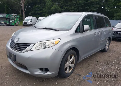 2011 Toyota Sienna Le V6 z USA, uszkodzony, nr VIN 5TDKK3DC2BS044879